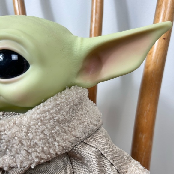 Star Wars Grogu/Baby Yoda plush toy, Collectible squishy doll - Picture 3 of 10